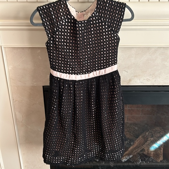 8 gorgeous size 11-12 girls dresses. - Picture 8 of 9